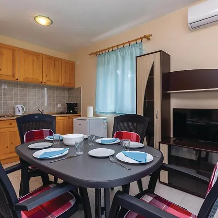 Pet Friendly In With Wifi Apartment Klenovica